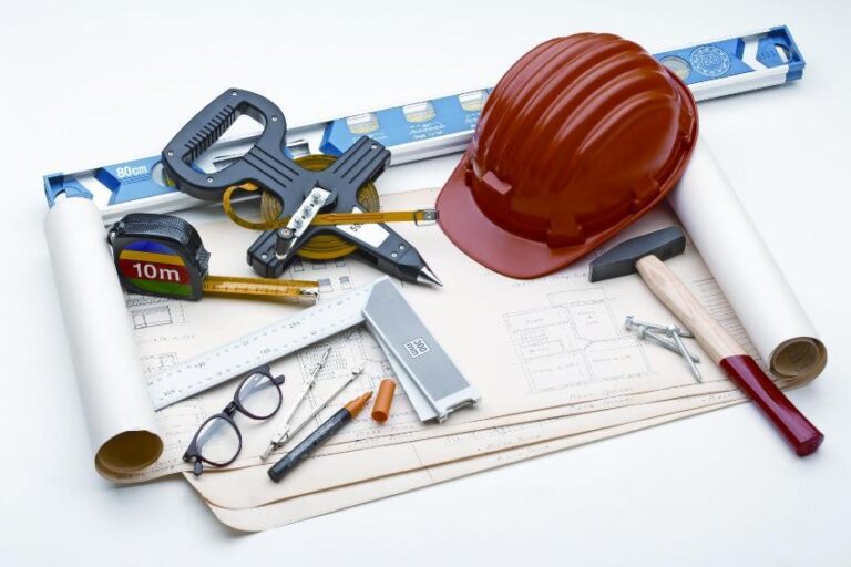 What is the role of a dwelling contractor in civil construction?